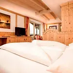 Отель Alpenhof Kristall Майрхофен