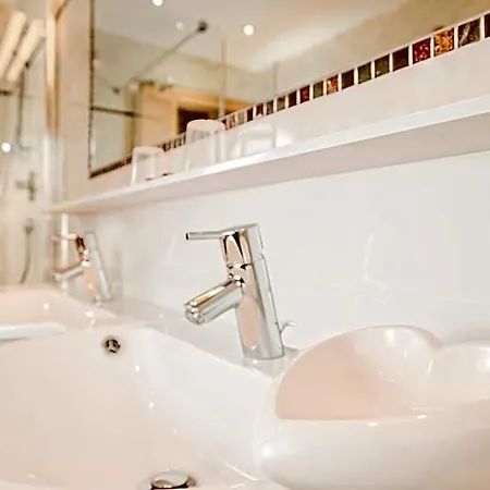 Alpenhof Kristall Hotel 4*