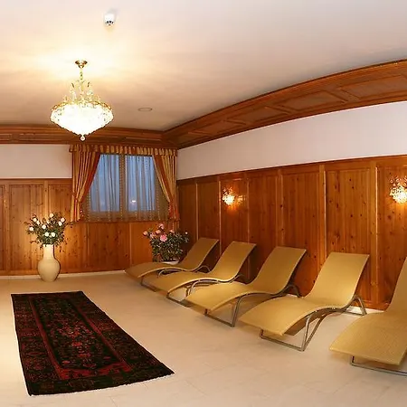 Hotel Alpenhof Kristall 4*